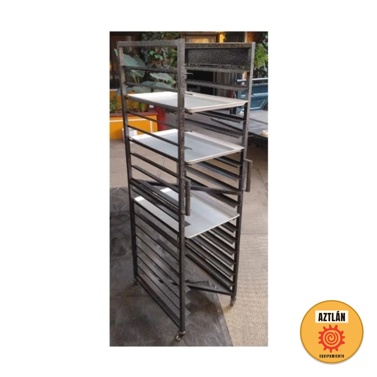 Racks y carros en Equipamiento Aztlán